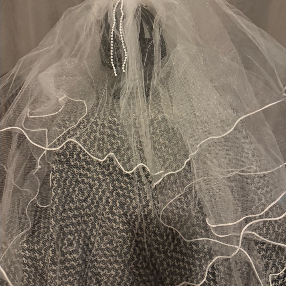 Elegant double layer White short Veil with bow and faux pearls